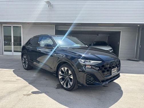 Mythos Black Metallic 2026 Audi Q8 Prestige