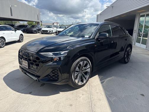 Mythos Black Metallic 2026 Audi Q8 Prestige