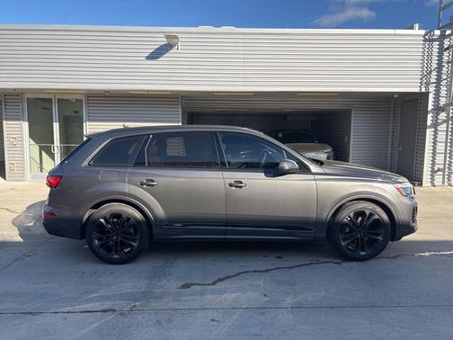 2026 Audi Q7 55 Premium Plus