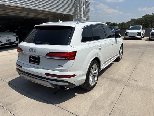 2025 Audi Q7 55 Premium Plus