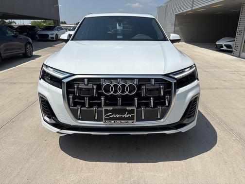 2025 Audi Q7 55 Premium Plus