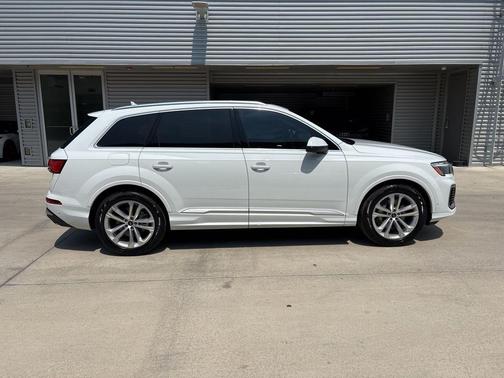 2025 Audi Q7 55 Premium Plus