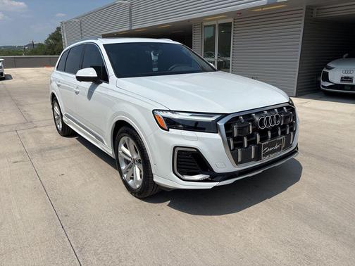 2025 Audi Q7 55 Premium Plus