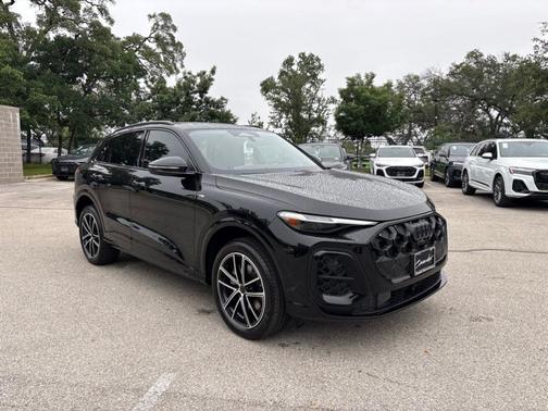 Mythos Black Metallic 2026 Audi Q5 PLUS