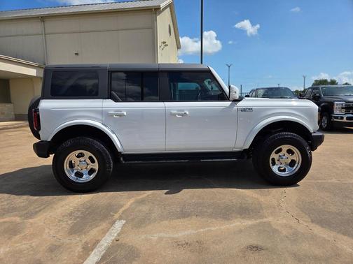 Oxford White 2025 Ford Bronco Outer Banks