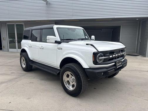 Oxford White 2025 Ford Bronco Outer Banks