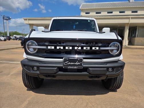 Oxford White 2025 Ford Bronco Outer Banks