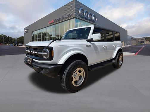 Oxford White 2025 Ford Bronco Outer Banks