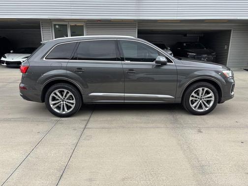 2025 Audi Q7 55 Premium