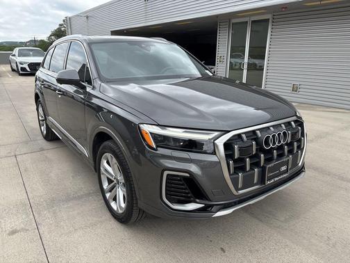 2025 Audi Q7 55 Premium