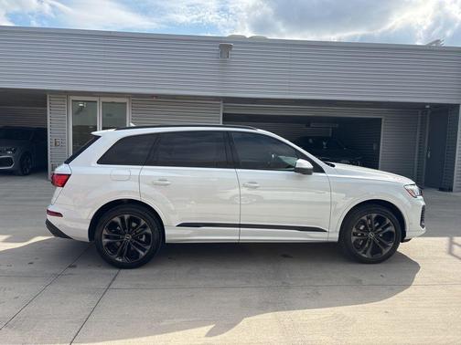 2025 Audi Q7 55 Premium