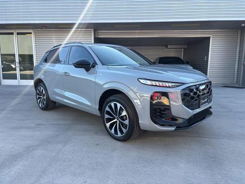 Arrow Gray Pearl 2026 Audi Q3 S line