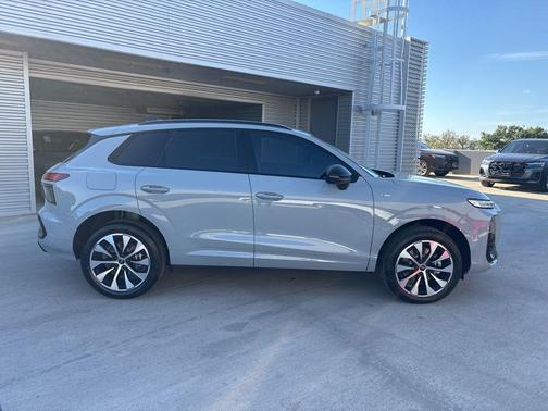 Arrow Gray Pearl 2026 Audi Q3 S line