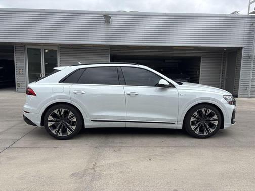 2026 Audi Q8 Premium Plus
