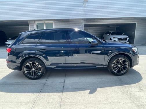 2025 Audi Q7 55 Premium Plus