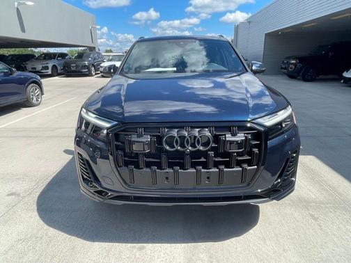 2025 Audi Q7 55 Premium Plus