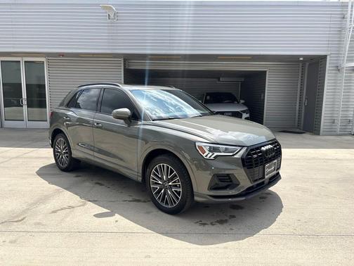 Chronos Gray Metallic 2024 Audi Q3 40 Premium