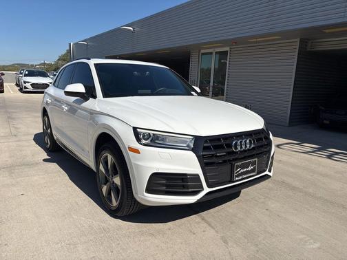 2020 Audi Q5 45 Titanium Premium