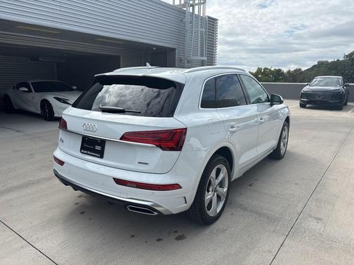2025 Audi Q5 45 S line quattro Premium