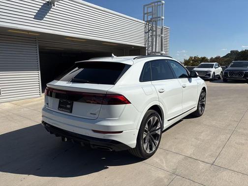2025 Audi Q8 55 Premium