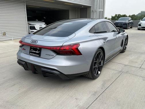 2025 Audi RS e-tron GT performance