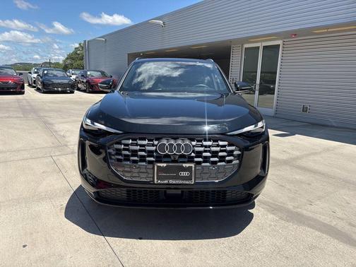 Mythos Black Metallic 2025 Audi Q5 2.0T quattro Premium