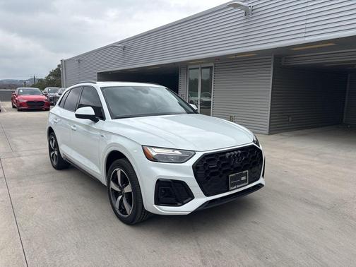 2023 Audi Q5 45 S line Premium Plus