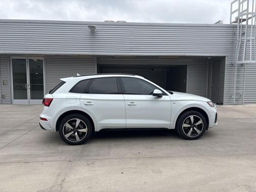 2023 Audi Q5 45 S line Premium Plus