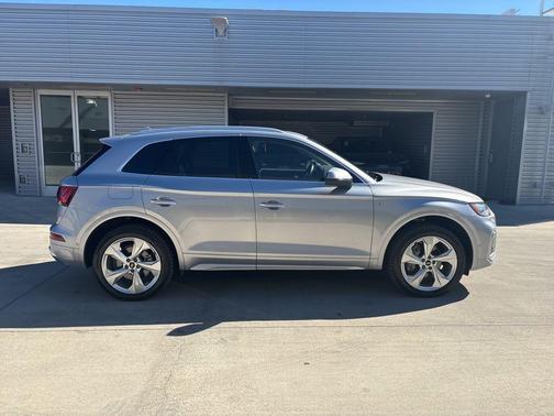 2023 Audi Q5 45 S line Prestige