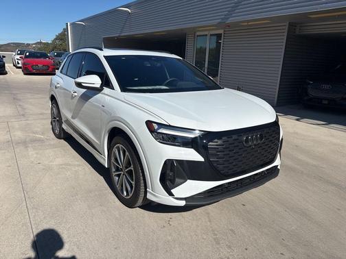 2026 Audi Q4 e-tron 55 quattro Premium