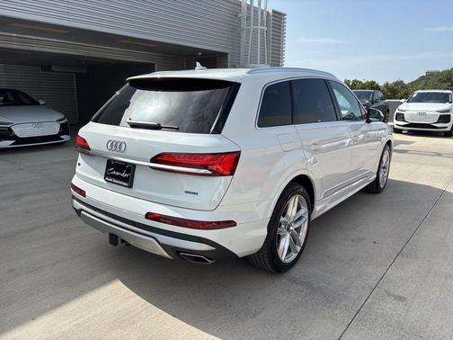 2025 Audi Q7 55 Premium Plus