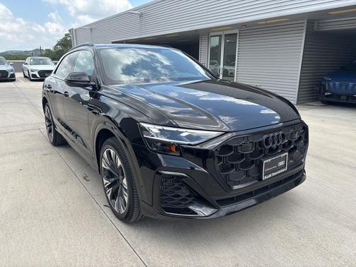 2025 Audi Q8 55 Premium
