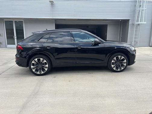 2025 Audi Q8 55 Premium