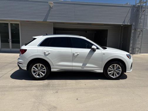 2025 Audi Q3 45 S line Premium
