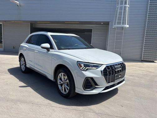 Glacier White Metallic 2025 Audi Q3 45 S line Premium