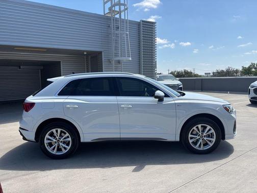 Glacier White Metallic 2025 Audi Q3 45 S line Premium