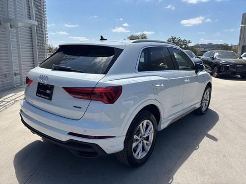 Glacier White Metallic 2025 Audi Q3 45 S line Premium