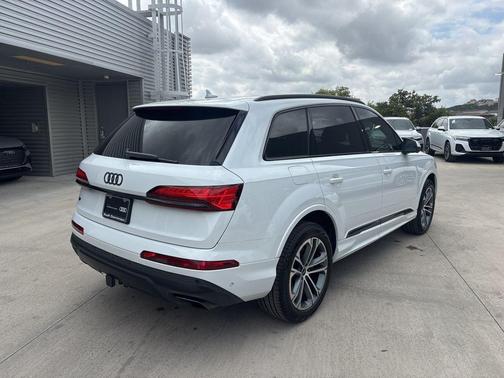 Glacier White Metallic 2025 Audi Q7 45 Premium
