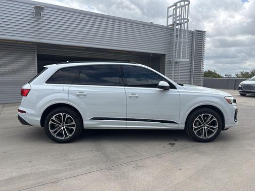 Glacier White Metallic 2025 Audi Q7 45 Premium