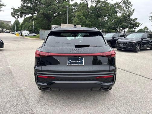 Mythos Black Metallic 2026 Audi Q5 PLUS