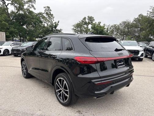 Mythos Black Metallic 2026 Audi Q5 PLUS