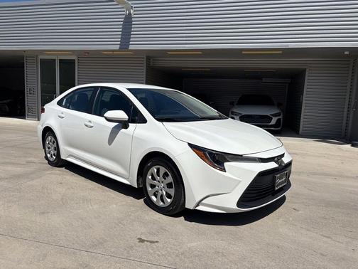 Ice 2025 Toyota Corolla LE