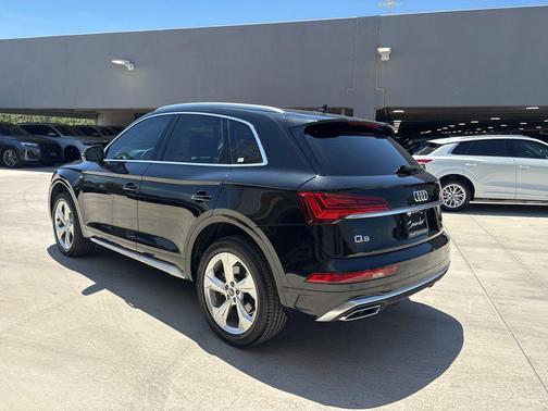 Mythos Black Metallic 2023 Audi Q5 45 S line Premium Plus