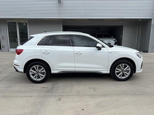 2025 Audi Q3 45 S line Premium