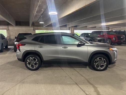 Sterling Gray Metallic 2025 Chevrolet Trax LT