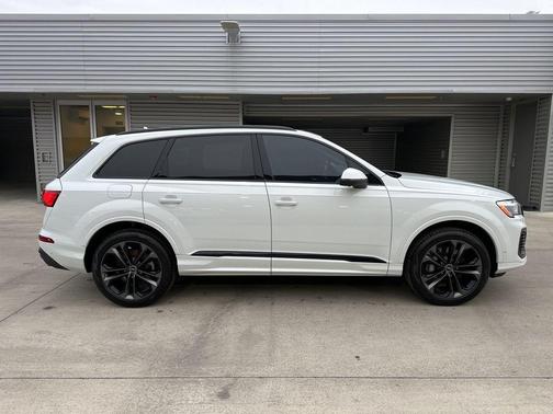 2025 Audi Q7 55 Premium Plus