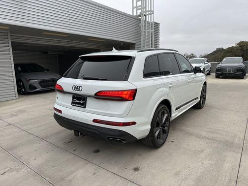 2025 Audi Q7 55 Premium Plus