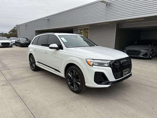 2025 Audi Q7 55 Premium Plus
