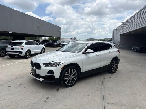 Alpine White 2022 BMW X2 sDrive28i