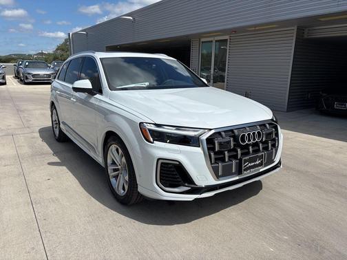 2026 Audi Q7 55 Premium Plus